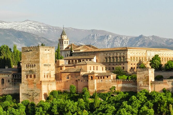 Walking tour in Alhambra, Nasrid Palaces and Generalife - Exploring the Generalife Gardens and Summer Retreat