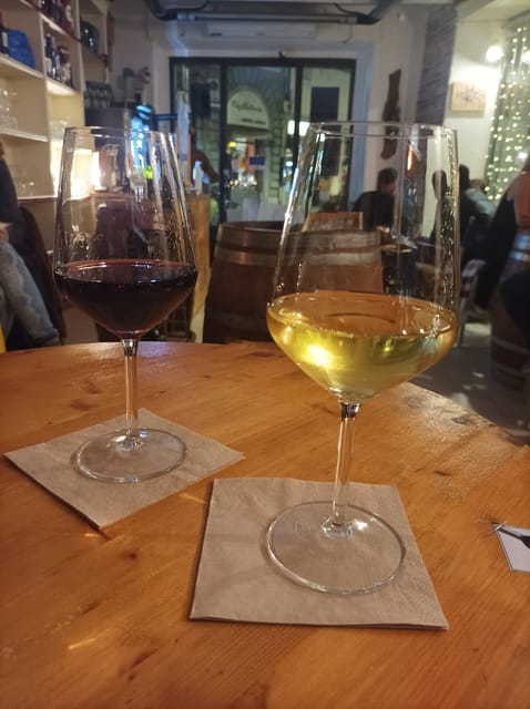 Walking Tour in Siena with Tastings and Stories - Meet in Front of Palazzo Salimbeni for an Authentic Start