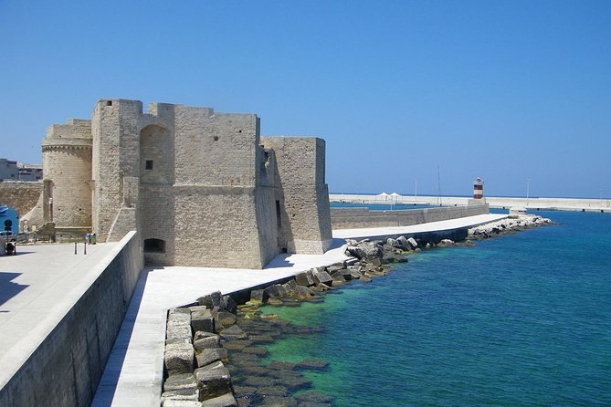 Walking tour in the wonderful Monopoli: Nice cosy Italian old town - Key Points