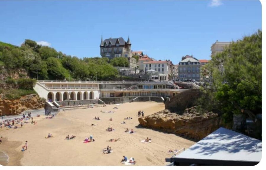 Walking Tour of Biarritz history and curiosities - Exploring Biarritz’s Architectural Gems and Palaces