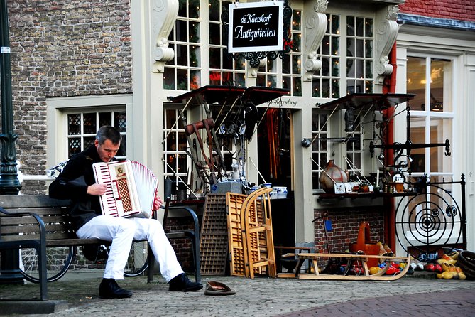 Walking Tour of Delft - The City of Orange and Blue - The Old Church and the Leaning Tower