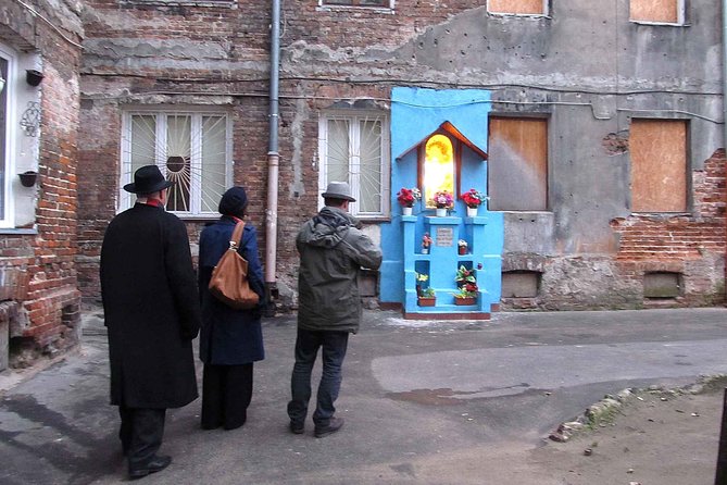 Warsaw for WWII Buffs - private tour with hotel pickup - Exploring the Fragment of Ghetto Wall and Its Significance