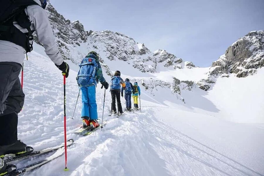 Warth am Arlberg: Teenager Freeride Camp - Meeting Point at the Steffisalp Valley Station
