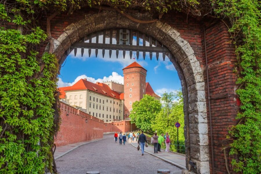 Wawel Castle & Cathedral Skip the Line Small Group Tour - The Benefits of Skip-the-Line Tickets at Wawel Hill