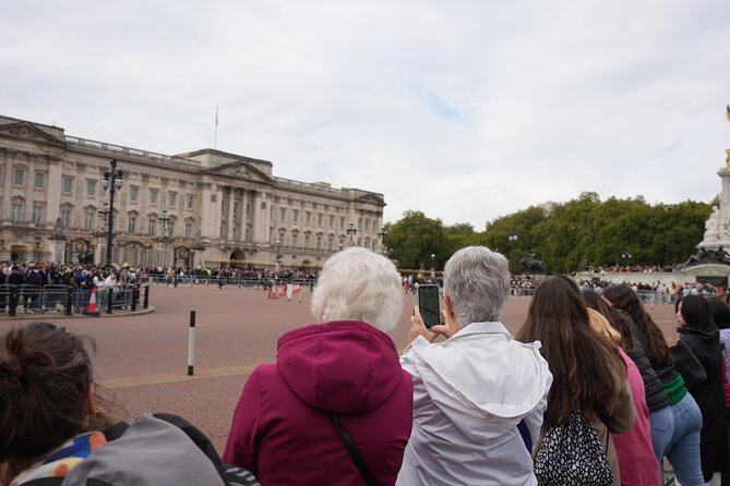 Westminster Abbey, Big Ben, Buckingham Guided Tour of London - Starting Point at Parliament Square with a Winston Churchill Welcome