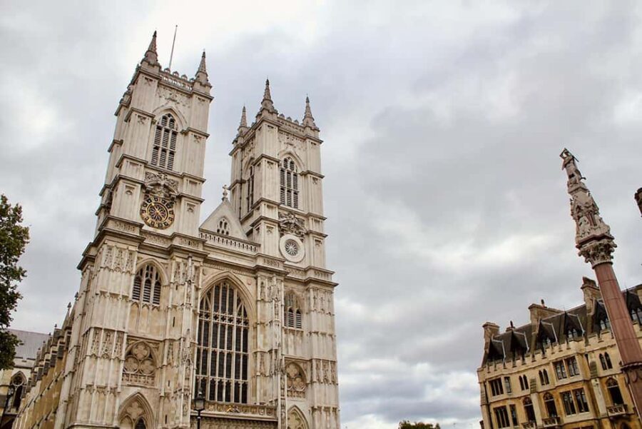 Westminster City Tour with Changing of the Guard - Exploring London Landmarks with a Guided Walk