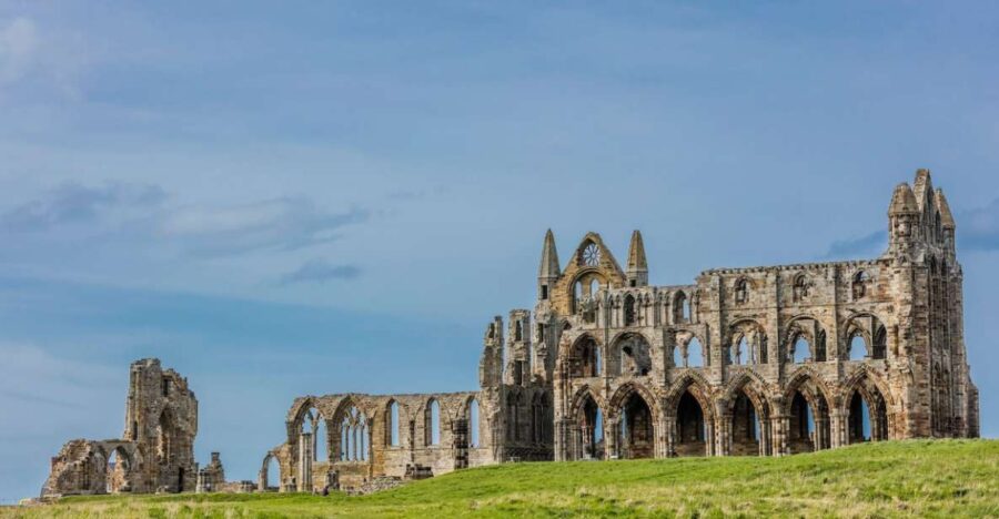 Whitby: Whitby Abbey Ticket - The Historic Foundations of Whitby Abbey