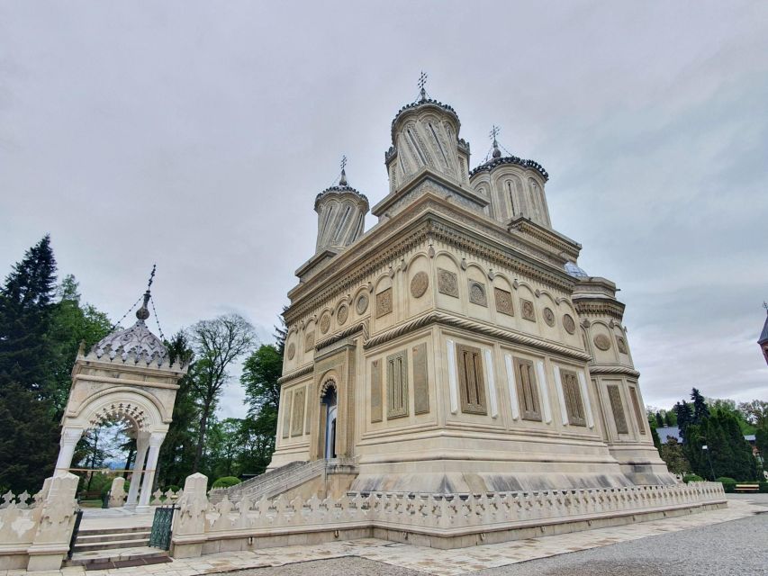 Wild Bears and Dracula Private Day Tour - From Bucharest to Curtea de Arges Monastery