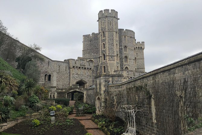 Windsor Castle and Eton College Private Car with Driver Guide - Exploring Windsor Castle: The Oldest Royal Residence