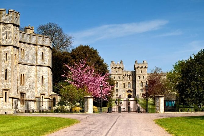 Windsor Castle Private Tour in Executive Vehicle With Admission - Windsor Castle: The Crown Jewel of the Tour