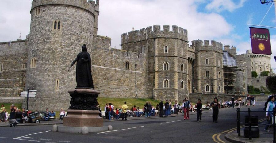 Windsor Castle Private Tour with Admission - Exploring Windsor Castle’s Historic Grounds and State Apartments