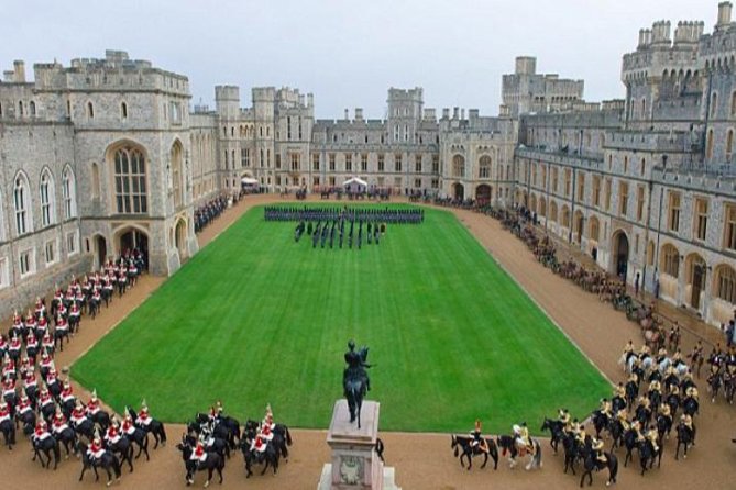 Windsor Castle private vehicle service from London with Admission tickets - Easy Pickup from Central London Hotels and Areas