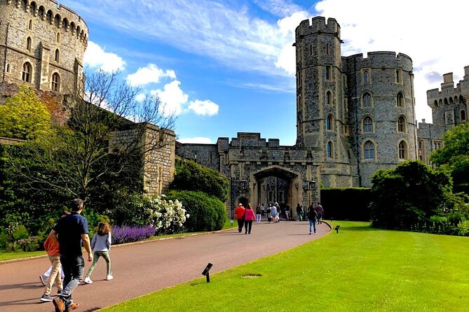 Windsor Castle Tour from London with Lunch or London Eye Upgrade - Windsor Town: Quirky Shops and Literary Links