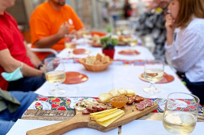 Wine Tasting with Tapas Walking Tour in Porto - Exploring Porto’s Ribeira District