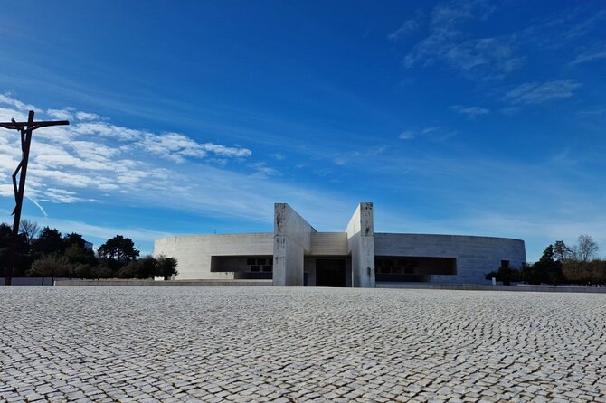 Wonderful Private Full Day Tour in Fátima, Nazaré, Óbidos - Nazaré: From Scenic Cliffs to Big Wave Surfing