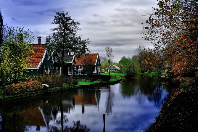 Wonderful Windmills of Zaanse Schans E Bike tour from Amsterdam - Cycling through Twiske: The Beginning of the Countryside