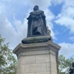 Woolf & Dickens: London Literary Tour & Writing Workshop - Visiting Waterloo Bridge with Woolf’s Perspective