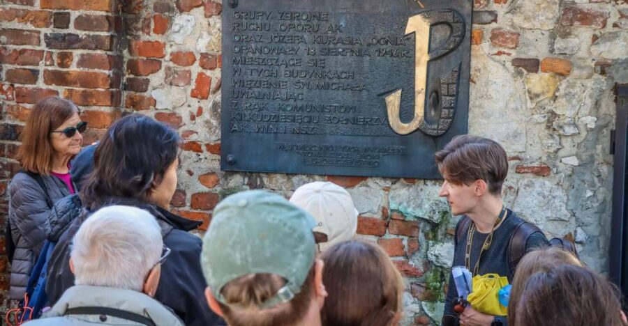 World War II in Krakow Walking Tour in English - Starting Point at Wawel Hill’s Triangle Square