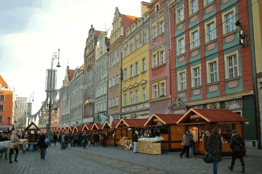 Wrocaw: Christmas Market and City Highlights Walking Tour - Experience the Festive Atmosphere at the Wrocław Christmas Market