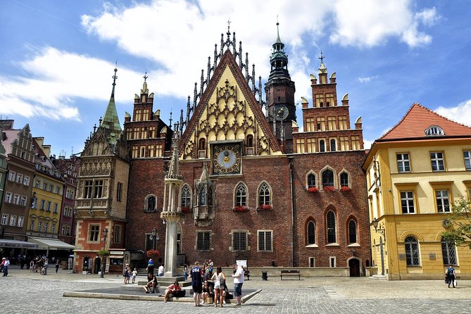 Wroclaw Old Town Highlights Private Walking Tour - Exploring the Market Square and Gothic Town Hall