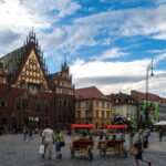 Wroclaw: Old Town, Ostrów Tumski, and Dwarves Guided Tour - The Significance of Wroclaw’s Geographic Location