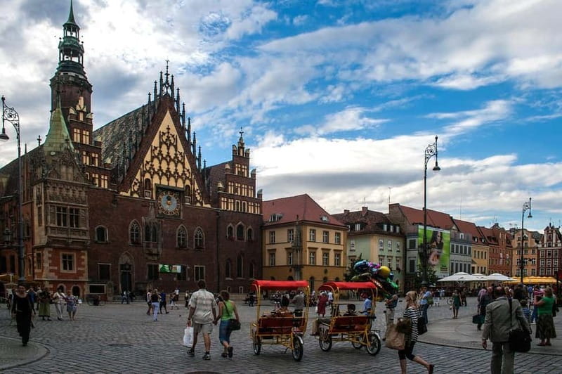 Wroclaw: Old Town, Ostrów Tumski, and Dwarves Guided Tour - The Significance of Wroclaw’s Geographic Location