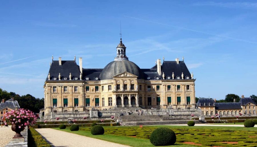 Xmas Paris & Vaux-le-Vicomte Castle Chauffeur Driven 5hrs - Guided Tour and Historical Insights