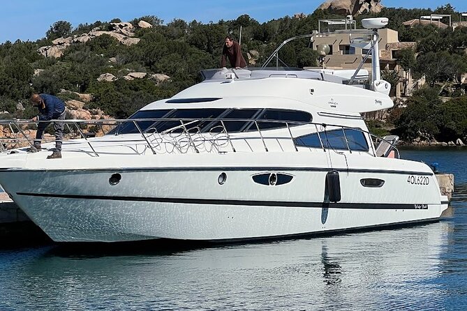 Yacht Private Tour Gallipoli Porto Cesareo - Enjoying the Onboard Amenities and Refreshments