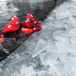 Ylläs: Lake Ylläsjärvi Ice-Floating Experience - How the High-Quality Rescue Suits Ensure Safety