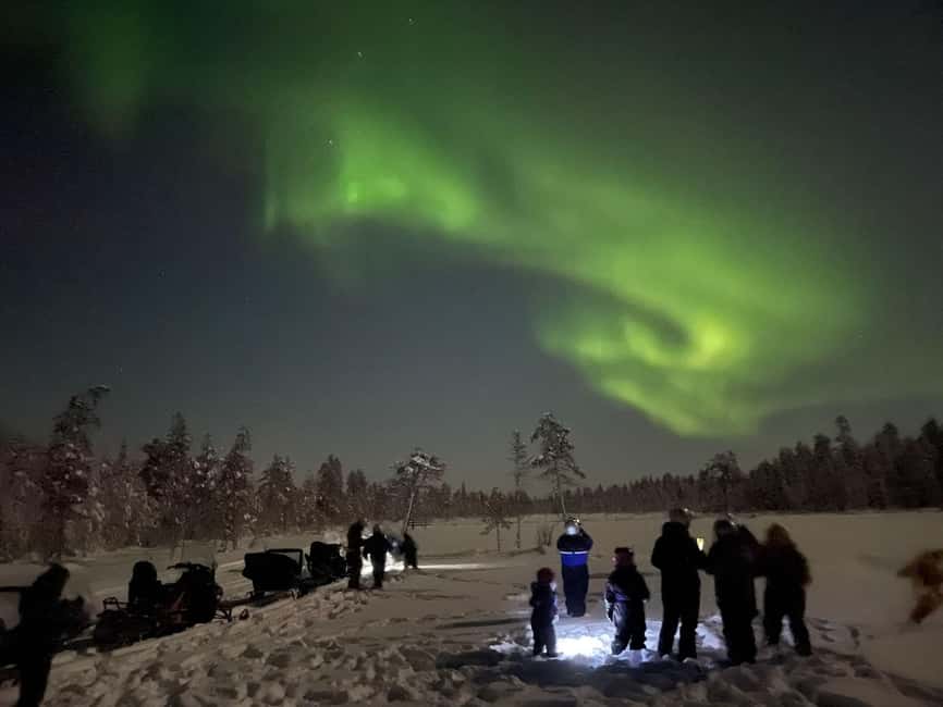 Ylläs: Northern Lights Snowmobile Safari with Transfers - Pickup and Transportation from Ylläs