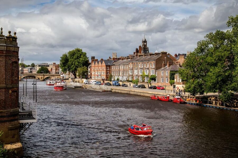 York: Guided Photography Walking Tour - Exploring York Minster with a Photographic Eye