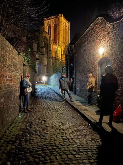 York : Private Ghost Hunt - Meeting at the Roman Column in Minster Yard