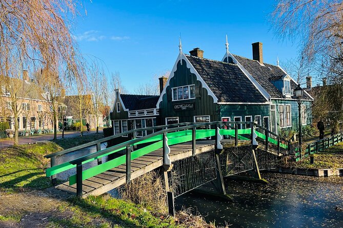 Zaanse Schans and Giethoorn Unique Day Trip with Boat Cruise - Starting the Day at Zaanse Schans with a Local Entrance