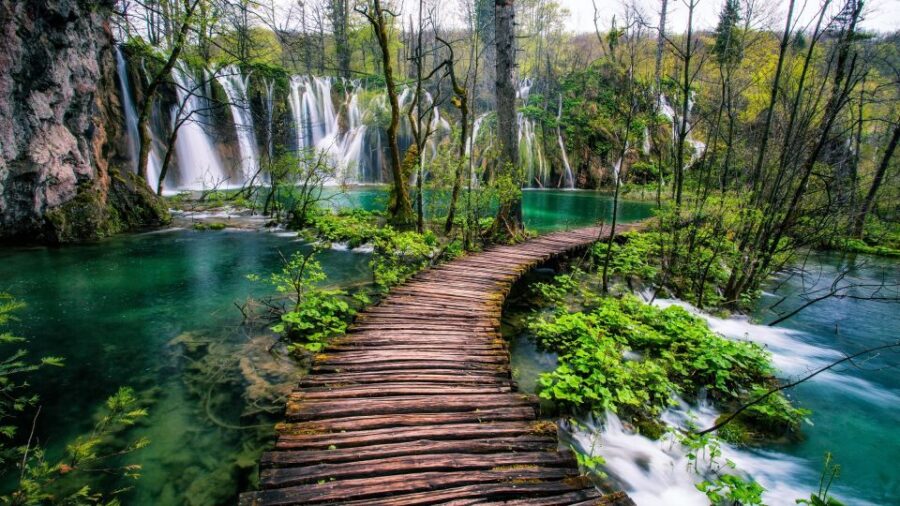 Zadar: Plitvice Lakes Guided Day Tour with Tickets - Exploring Plitvice Lakes National Park: What You’ll See