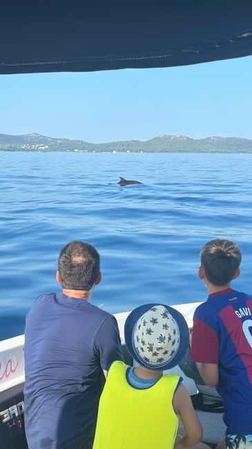 Zadar: Relaxing island getaway by speedboat with wine& fruit - From the Meeting Point to the Hidden Bays of Zadar