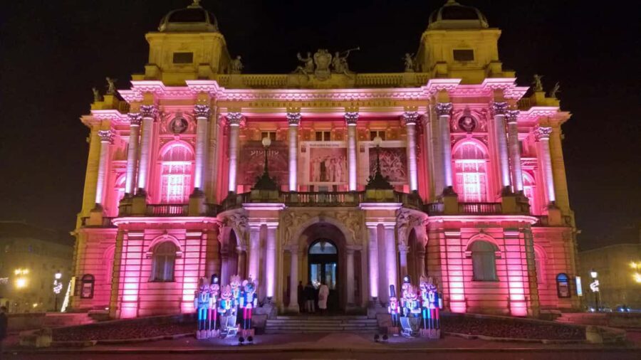 Zagabria Zagreb in Italian & English: Architecture & History - Starting at Ban Josip Jelai Square, the Tour Sets the Stage