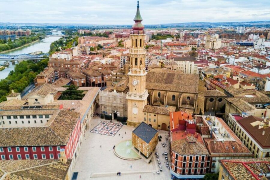 Zaragoza: Private custom tour with a local guide - Meeting Your Personal Guide in Zaragoza