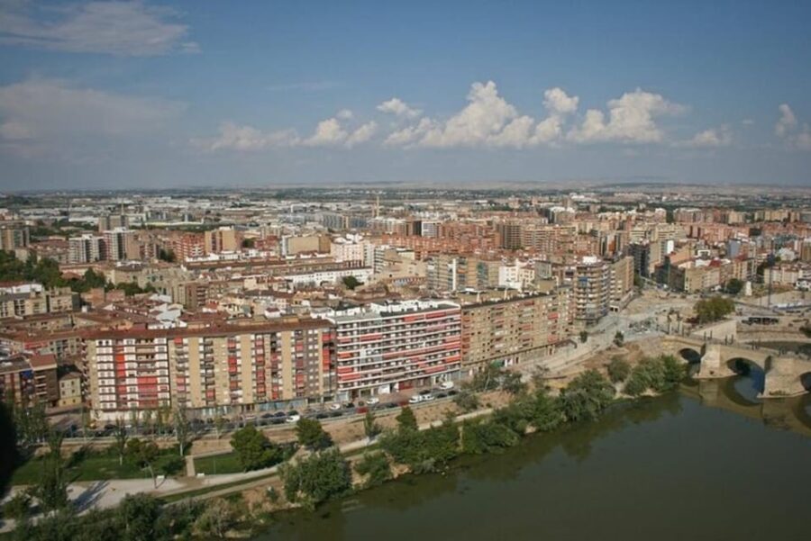 Zaragoza : Private Custom Walking Tour with a Local Guide - Exploring Zaragoza’s Main Sights with a Local
