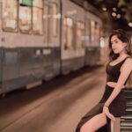 Zurich: 30 Minutes Professional Night Photoshoot - Starting Point at Jelmoli Bahnhofstrasse for a Central Zurich Experience