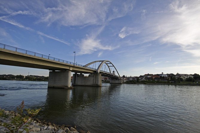 1-way Prague to Vilshofen private transfer - Mercedes Benz - up to 7 passengers - Vehicle Options and Group Capacity