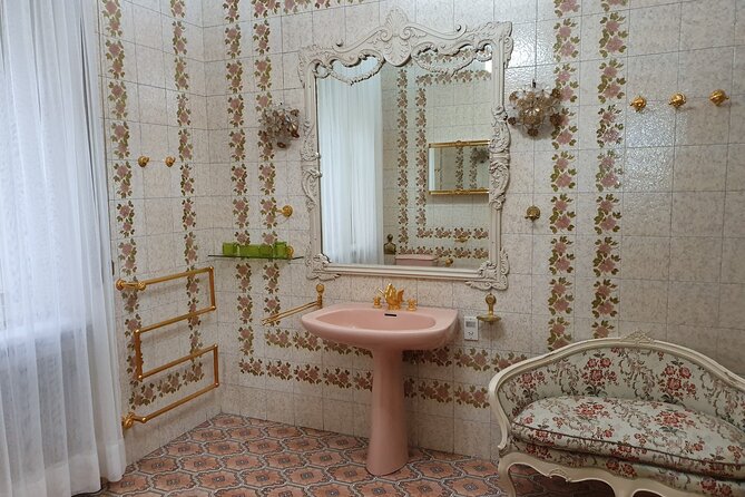 10 h Ceausescu Communism Private Tour in Bucharest plus Dracula's Grave - Visiting the National Village Museum for Traditional Romanian Culture