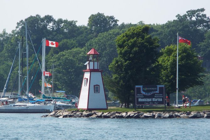 1000 Islands Canada (No passports required, Departing from the US - Navigating the Tour Route: From Clayton to Gananoque