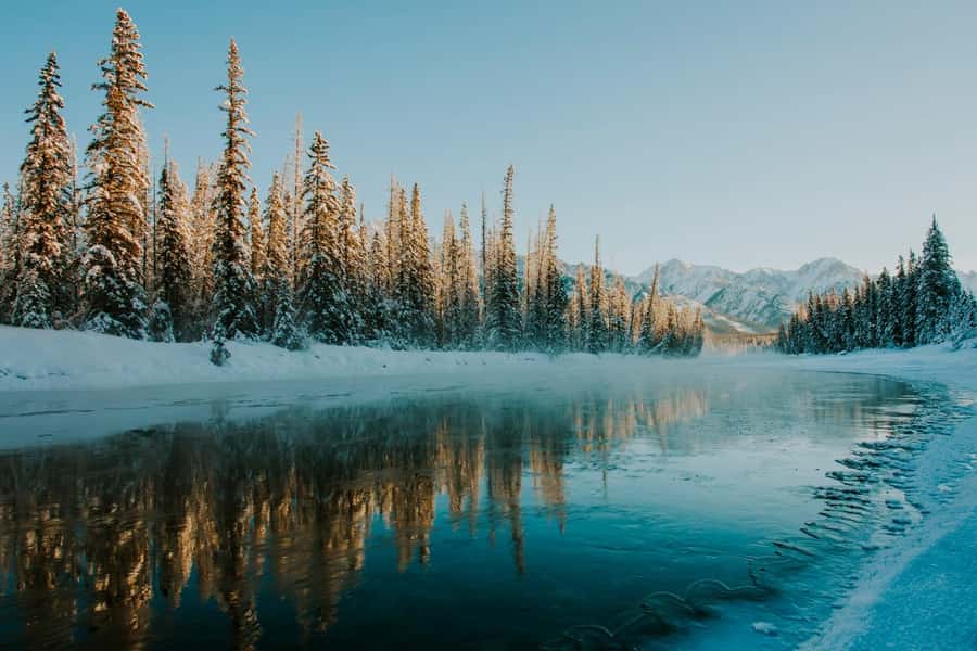 2-Day Banff, Lake Louise & Icefield Parkway Tour - Scenic Drive from Banff Through the Rockies