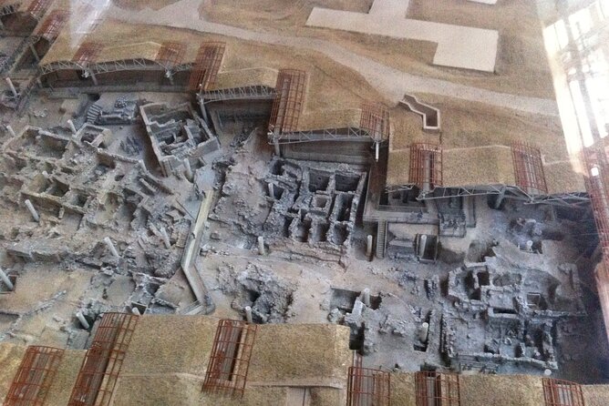 2-Day Santorini Bus Tour with Volcanic Cruise - Exploring the Authentic Village of Emporio