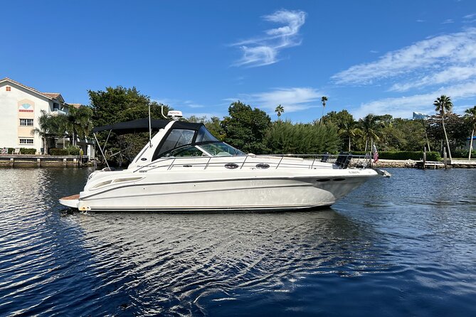 2 Hour Serenity and Scenic Yacht Tour with Champagne - The Experience of the Captain and Crew