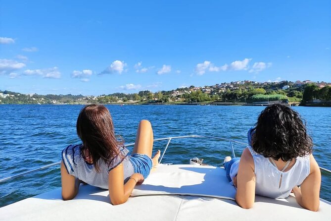 2h Private Boat Trip for two with Tasting in Porto - Scenic Views of Porto and V. N. Gaia Riverside