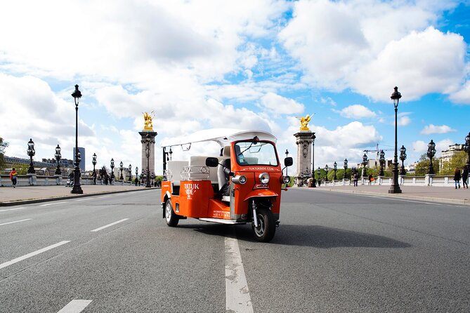 2H Private Electric Tuktuk Tour in Paris - Exploring the Invalides and the Alexandre III Bridge