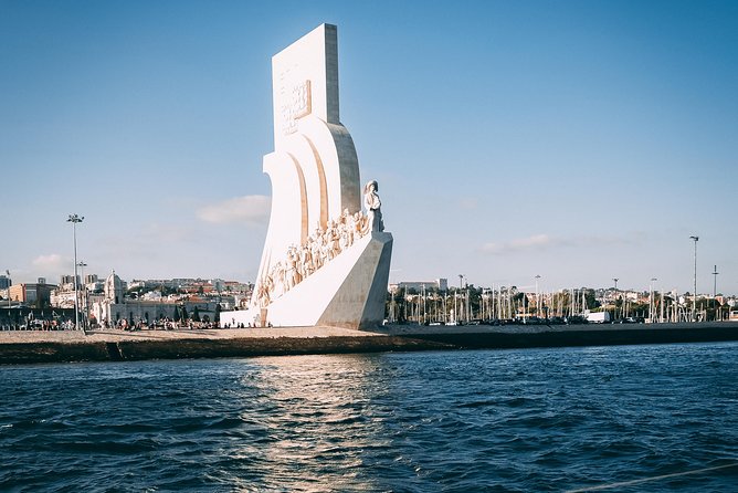 2h Private Group - Exclusive Boat Tour with Local Sailors - The Unique Experience of Sailing Along Lisbon’s Iconic Landmarks