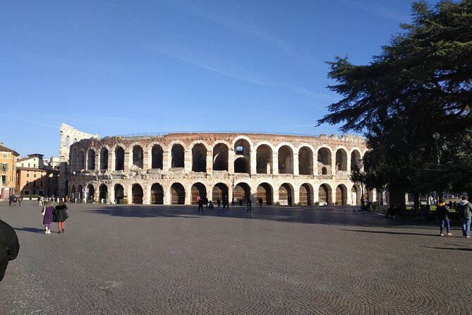 3-Hour Walking Tour with Guide Discovering Verona - Starting Point at Piazza Bra and End at Porta Leoni