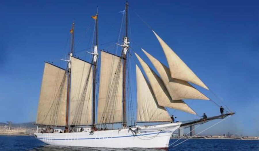 3 Kings Majesties - Los Reyes Magos - Ceremony Barcelona - From Moll de Xaloc to Port Vell: The Sailing Route